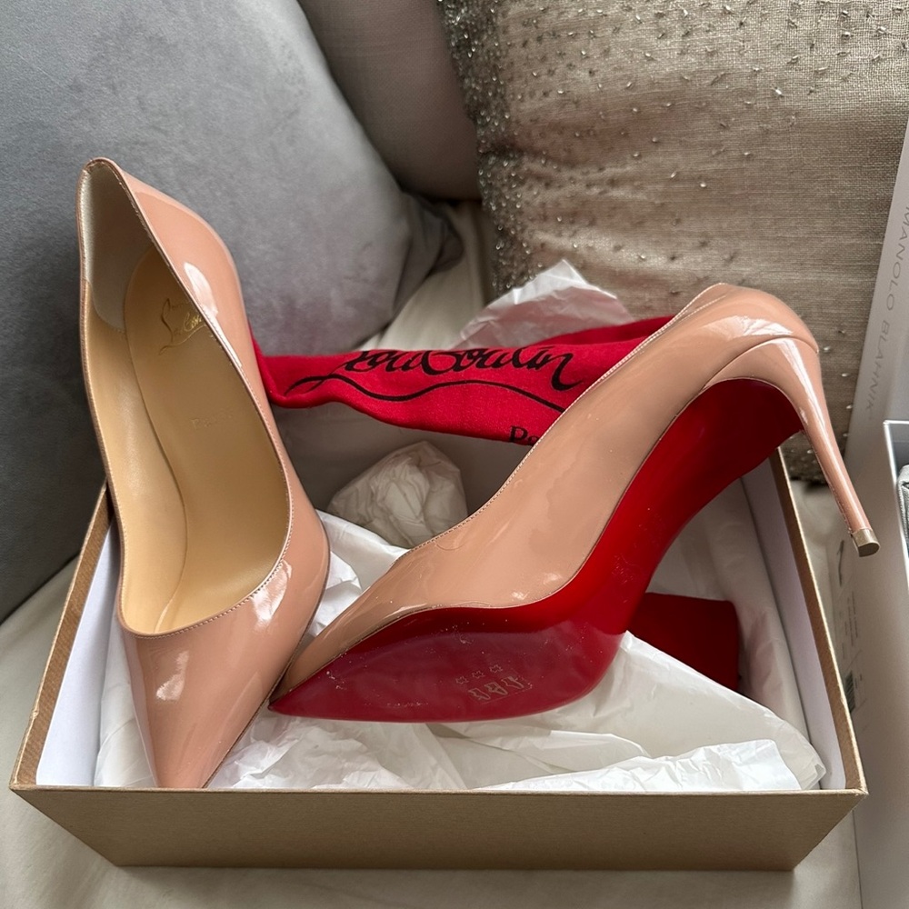 Louboutin Nude Pumps